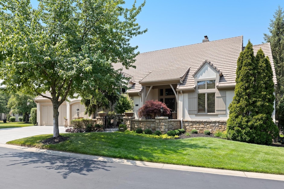 11512 High Drive, Leawood, KS 66211, Presented by SUZY GOLDSTEIN